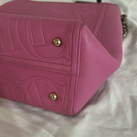 Carolina Herrera Pink Embossed Chain Strap Tote - Picture 13 of 15